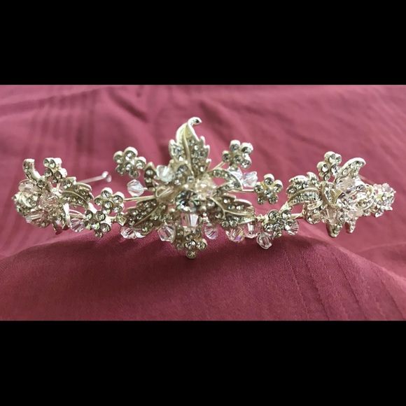 Bridal Tiara - Picture 1 of 8